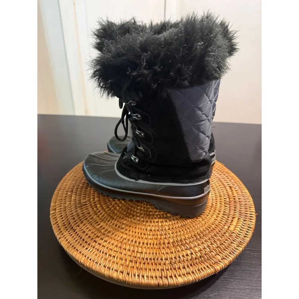 Khombu Nordic Women's Black Grey Faux Fur Trim Winter Snow Duck Boots Size 8M